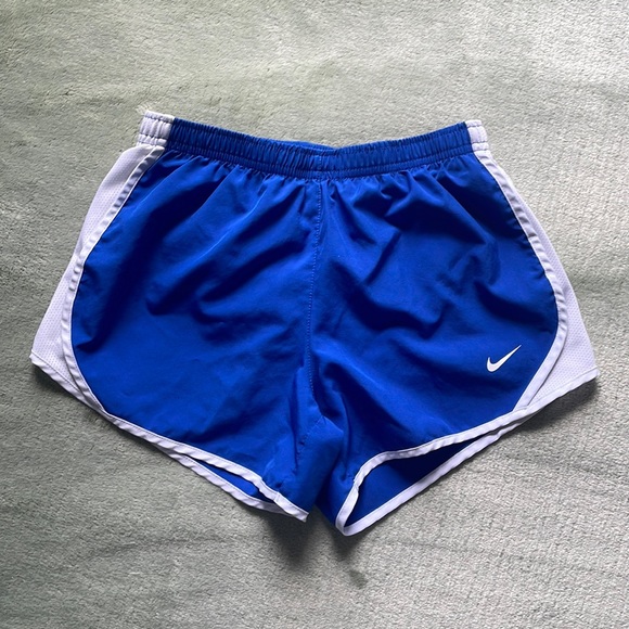 Girls medium dri-fit blue Nike shorts - Picture 1 of 3